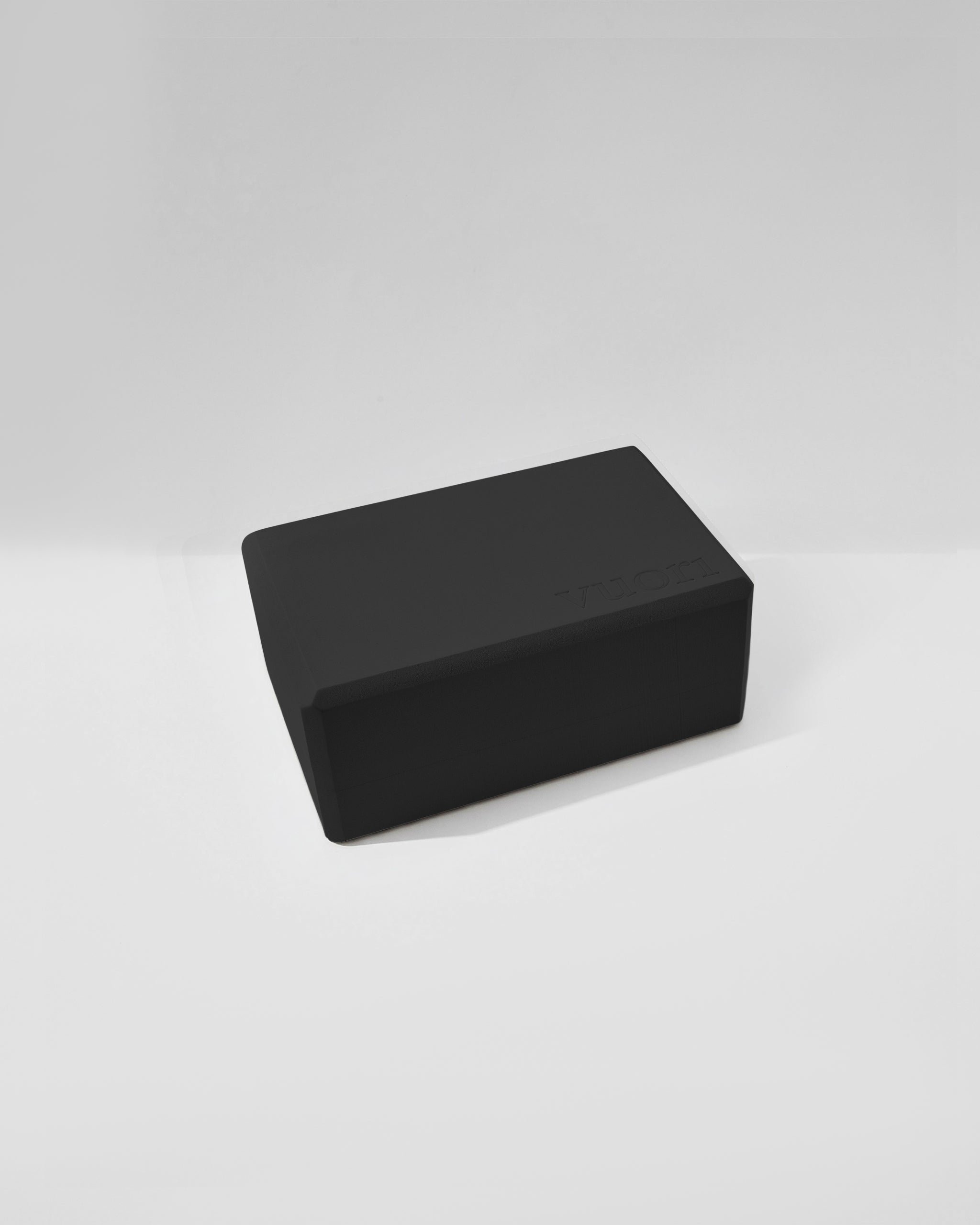 V8007BLK_22FA_MENS_ECOMM_misc.axs_FLAT_LAY_1