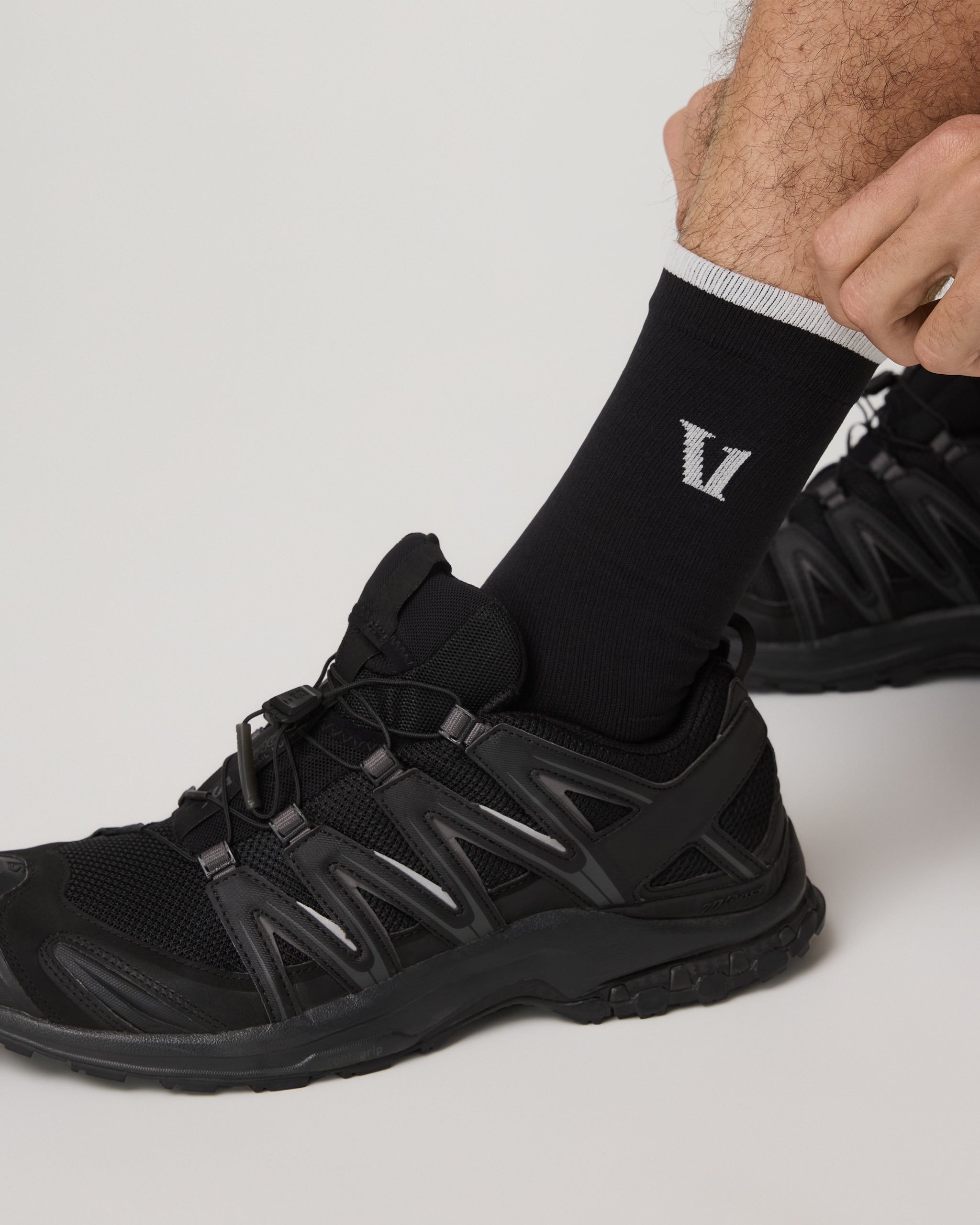 V8054BLK_FA25_UNISEX_SOCKS_BACK_2