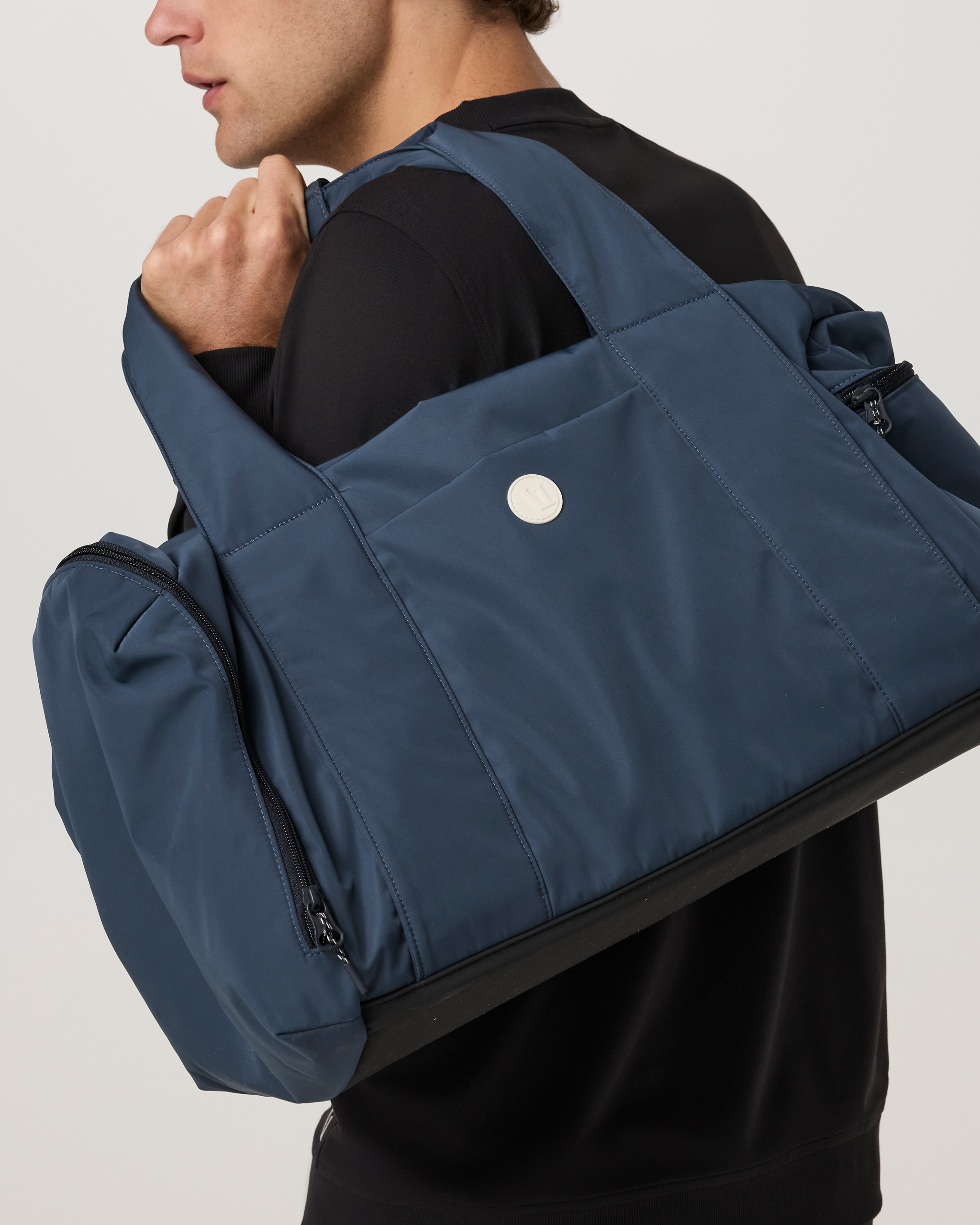 V8067BAY_FA26_UNISEX_BAGS_BACK_4