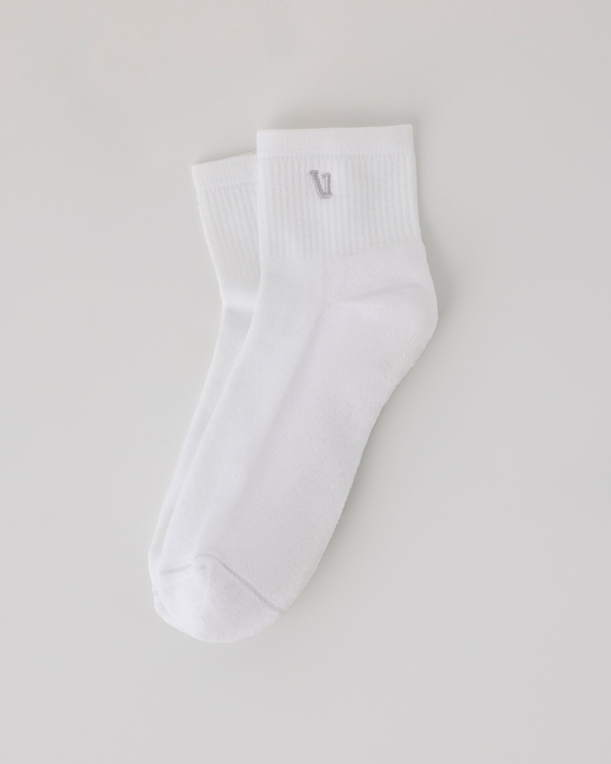 V8077WHT_SP25_UNISEX_ECOMM_SOCKS_FLAT_LAY_4_5099f5ac-4942-4a12-ac9f-aa5e8786e135