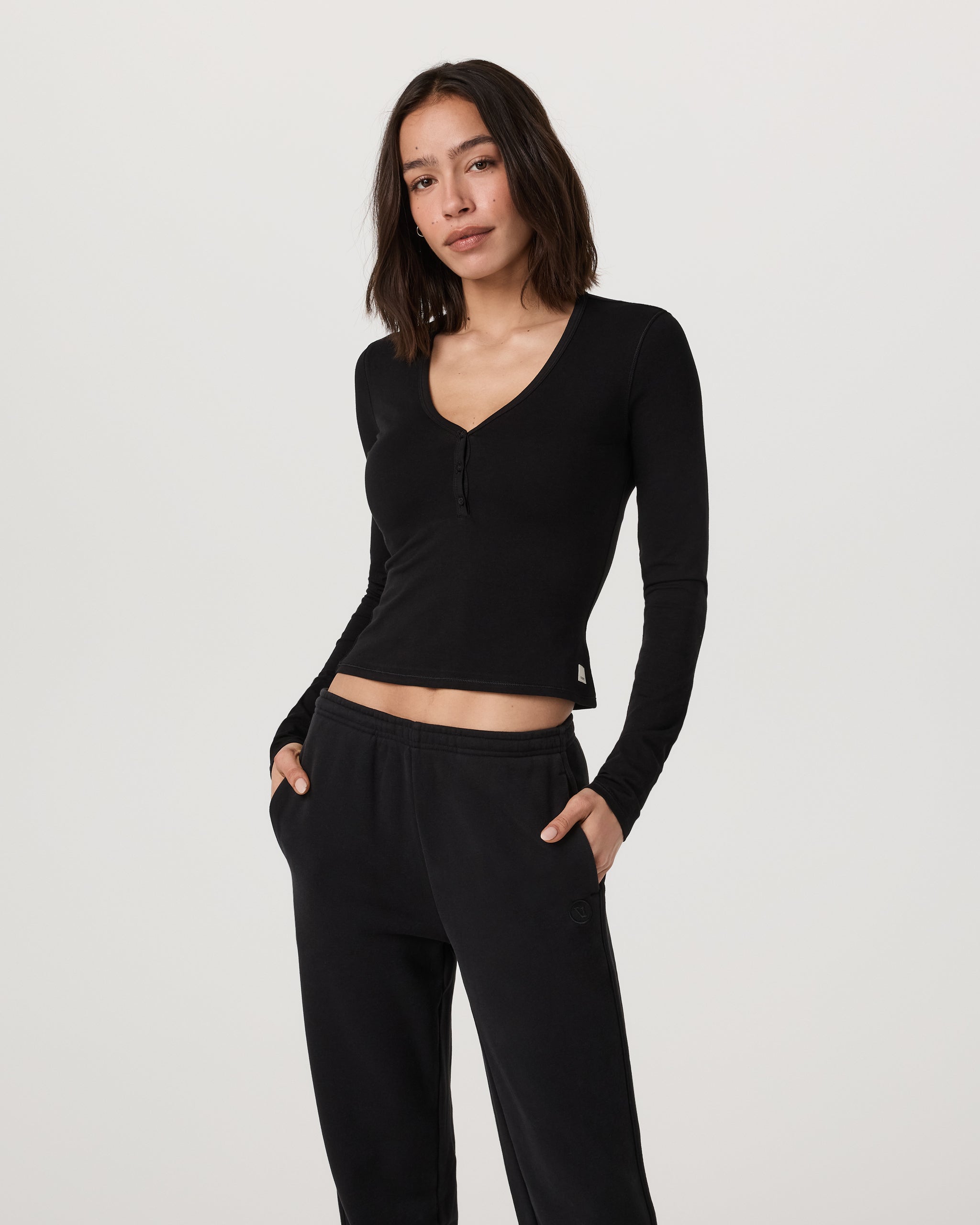 VW1386BLK_FA25_W_ECOMM_TOPS_FRONT_3