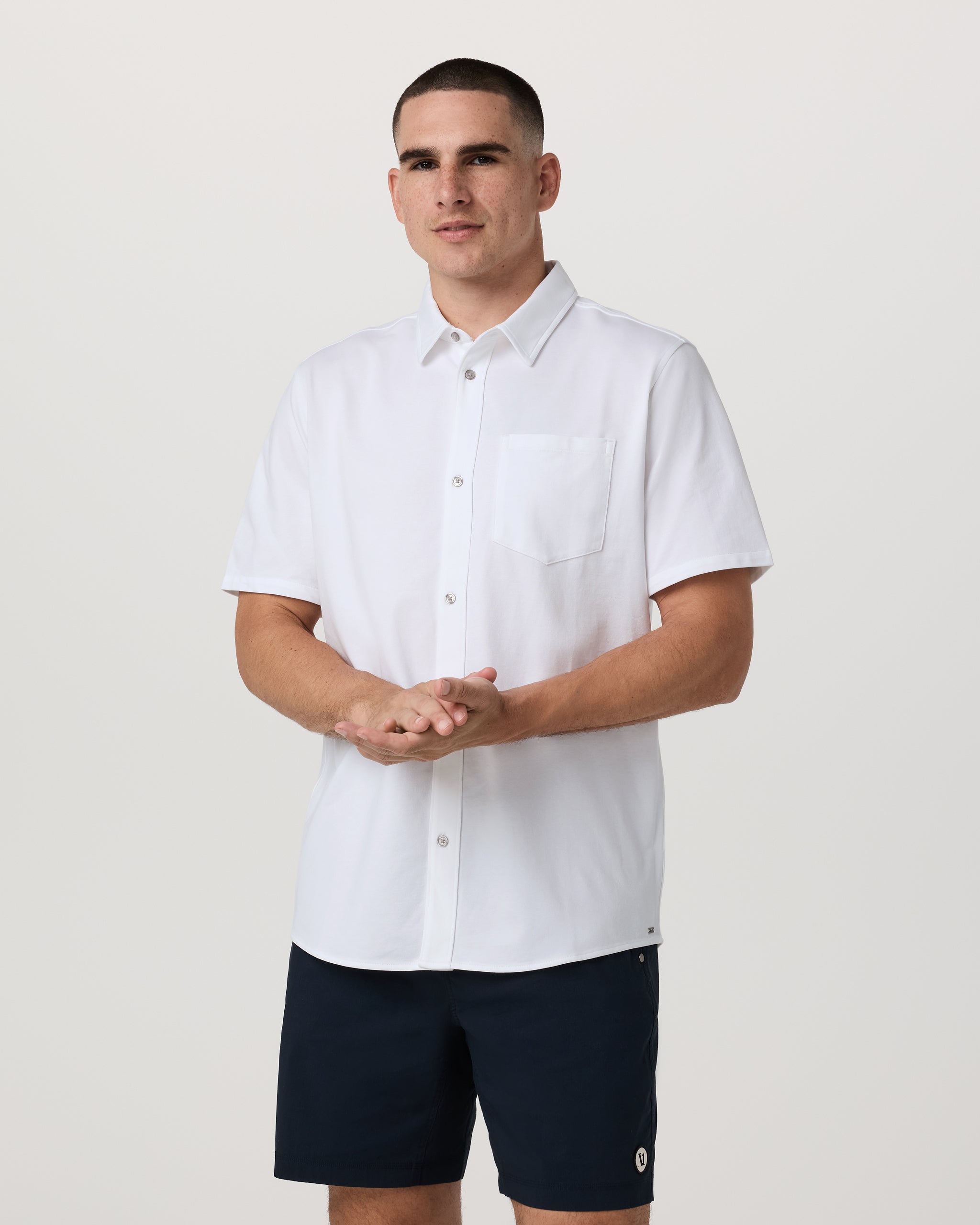 V1107WHT_FA25_M_ECOMM_TOPS_FRONT_2
