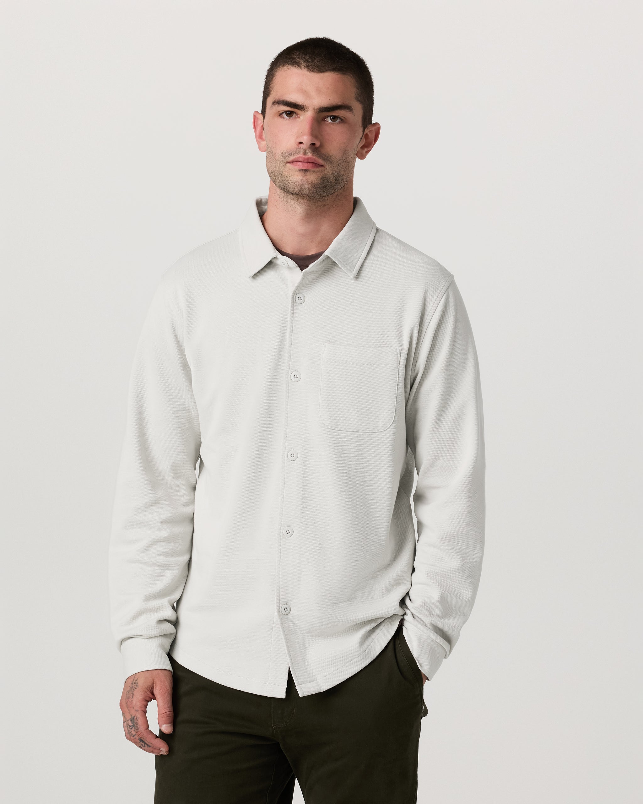 V2031HWN_FA25_M_ECOMM_TOPS_FRONT_2
