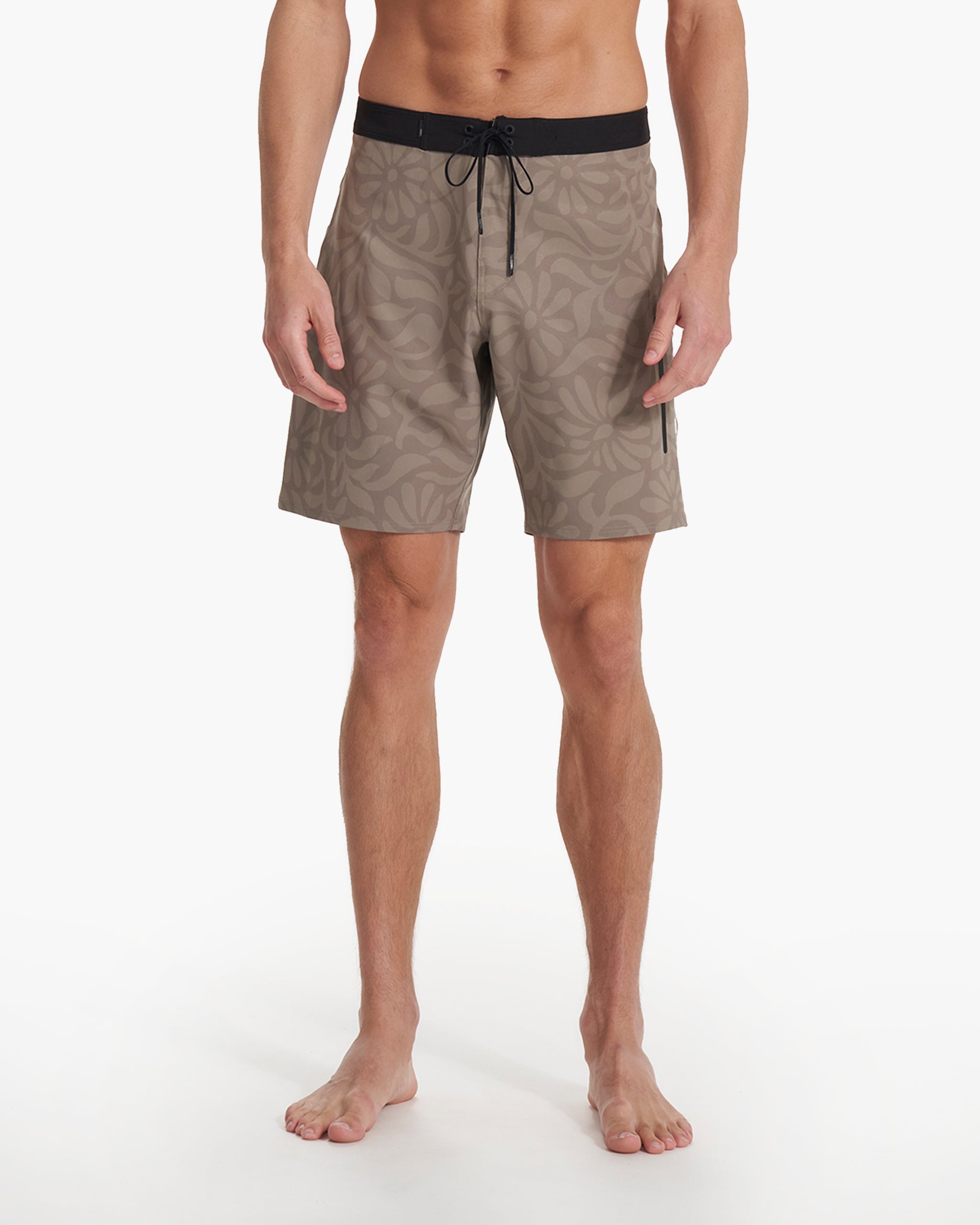 V383TBG_SP23_M_ECOMM_BOARDSHORTS_BOTTOM_1526_1X1_bd4a27ce-c090-47de-a7eb-52be49ea7034